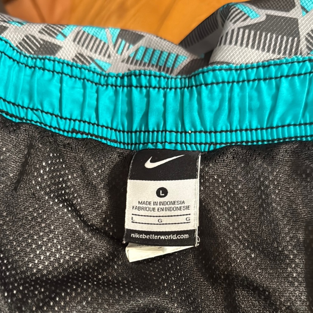 Nike Men’s Gray and Blue Dynamic Board Shorts - Picture 5 of 5